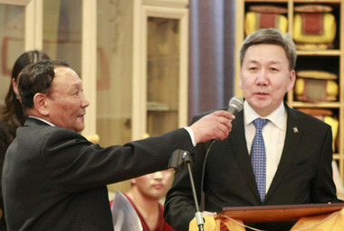 “Есөн эрднийн ганжуур”-ын гэрчилгээг гардууллаа